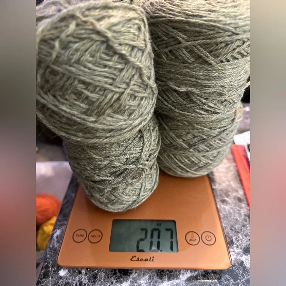 Cascade 220 Peruvian Highland Wool Yarn 🧶 1200+ yards - Picture 4 of 5